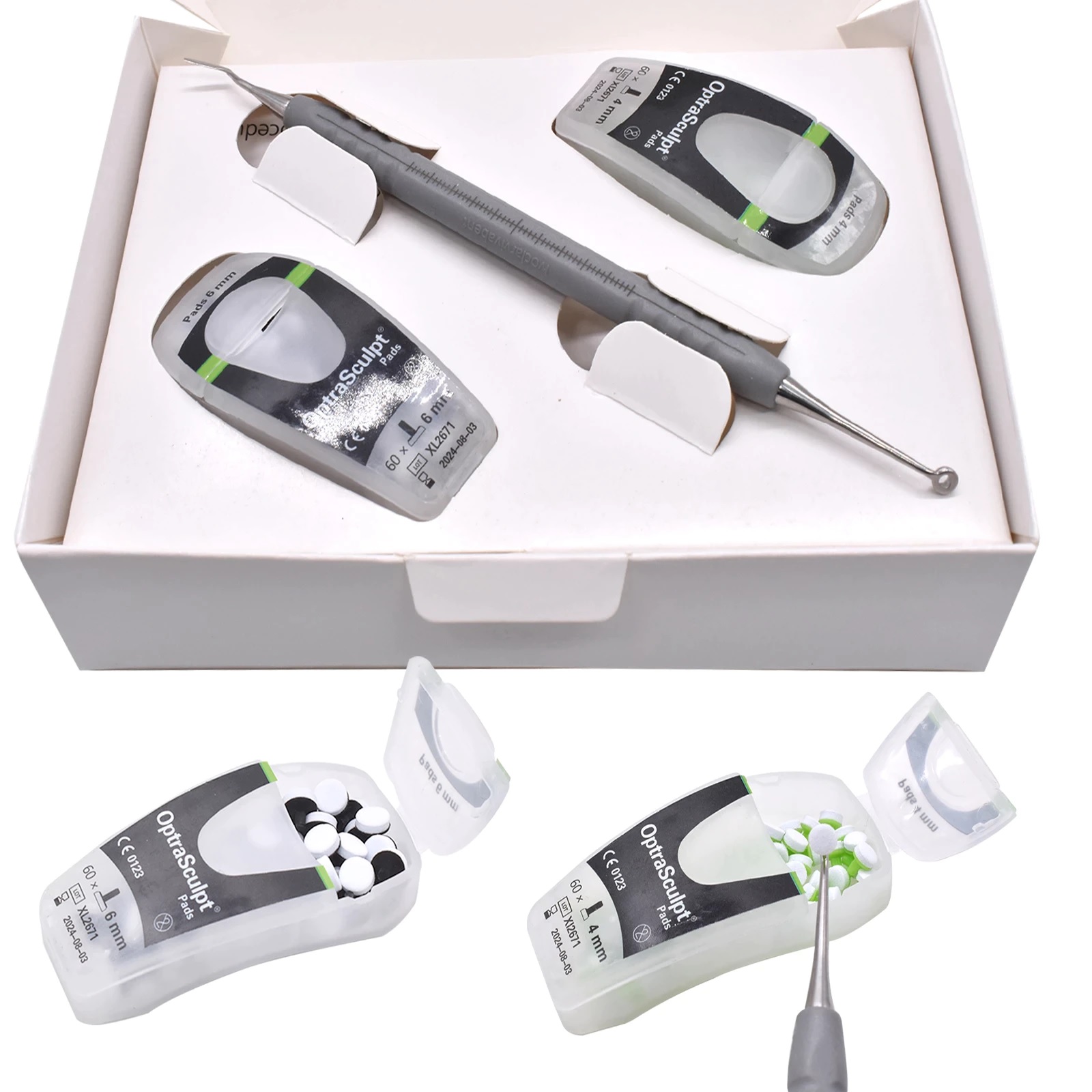 دندانپزشک در حال کانتورینگ ترمیم کامپوزیت با نوک پد فومی غیرچسبنده OptraSculpt