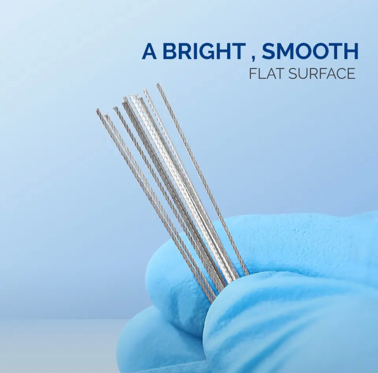 نمای نزدیک از ساختار کواکسیال (بافته شده) سیم ریتینر ارتودنسی