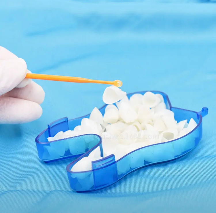 نوک چسبنده و منعطف سری اپترا استیک برای برداشتن و جابجایی اشیاء دندانپزشکی کوچک