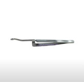 فایبر پست هولدر در حال هدایت پست فایبر به داخل کانال ریشه