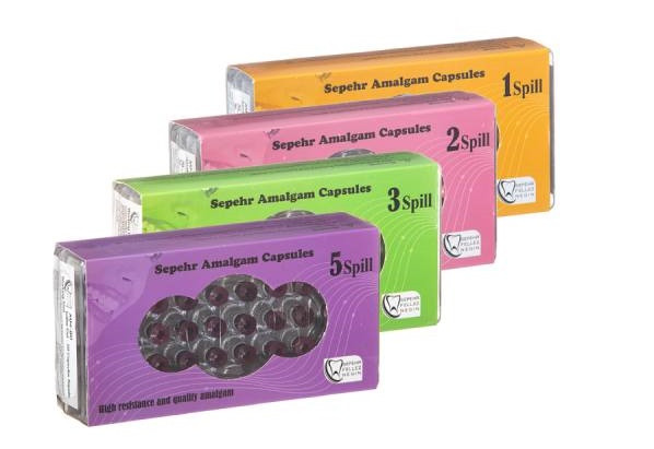 کپسولهای آمالگام سپهر در یک ظرف نگهداری یا داخل یک آمالگاماتور