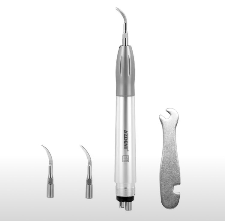 سیستم یکپارچه یونیت دندانپزشکی با هندپیس اسکیلر متصل، فضای کاری منظم و بدون شلوغی سیمها