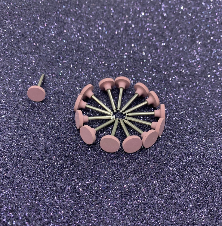 ترمیم کامپوزیتی قدامی با درخشش آینهای پس از اتمام مراحل پولیش با مولتهای تخصصی