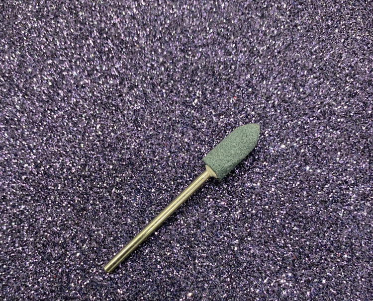 ترمیم آمالگام پس از پرداخت نهایی با مولتهای نرم که سطح براق و آینهای دارد.