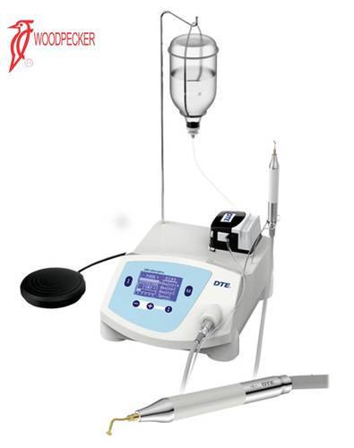 دستگاههای پیزوسرجری وودپیکر مدل Ultrasurgery و US II در کنار هم.