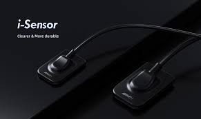 سنسور RVG وودپیکر i.sensor سایز ۱ در حال قرارگیری در دهان بیمار، نمایش ضخامت کم ۴.۴ میلیمتری.