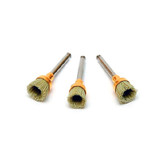 یک ترمیم کامپوزیتی کلاس V که به مرحله نهایی پولیش با برس OptiShine رسیده و دارای سطح آینهای است.