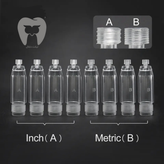 دندانپزشک در حال استفاده از قلم وایرلس دستگاه تزریق بدون درد برای بی حسی