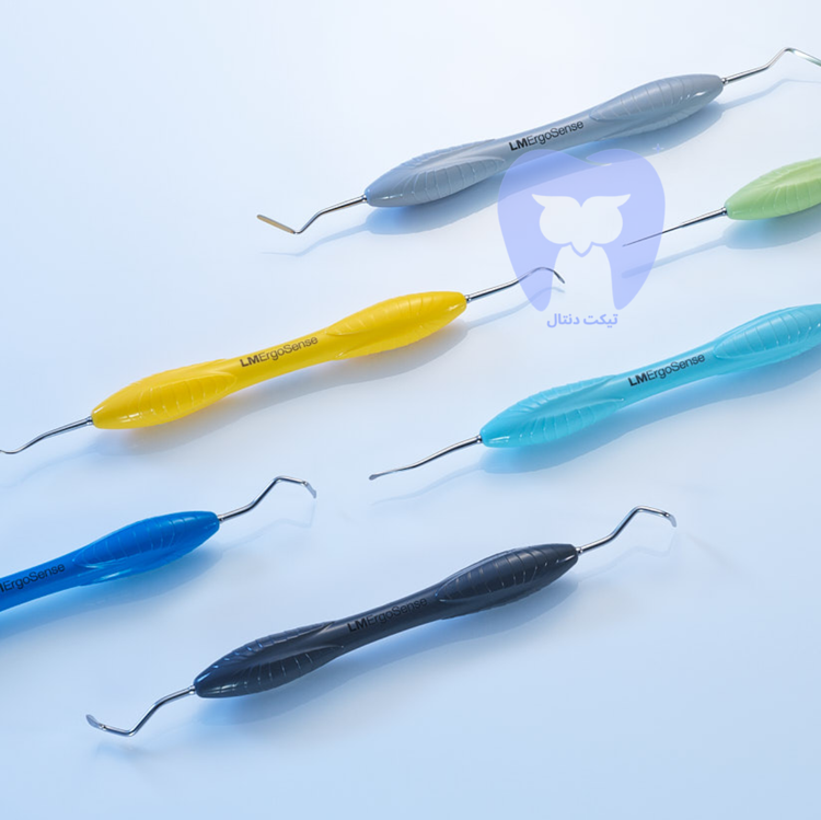 تصویر ماکرو از نوک قلم LM-Arte که کامپوزیت را بدون چسبندگی حمل و مدلسازی میکند