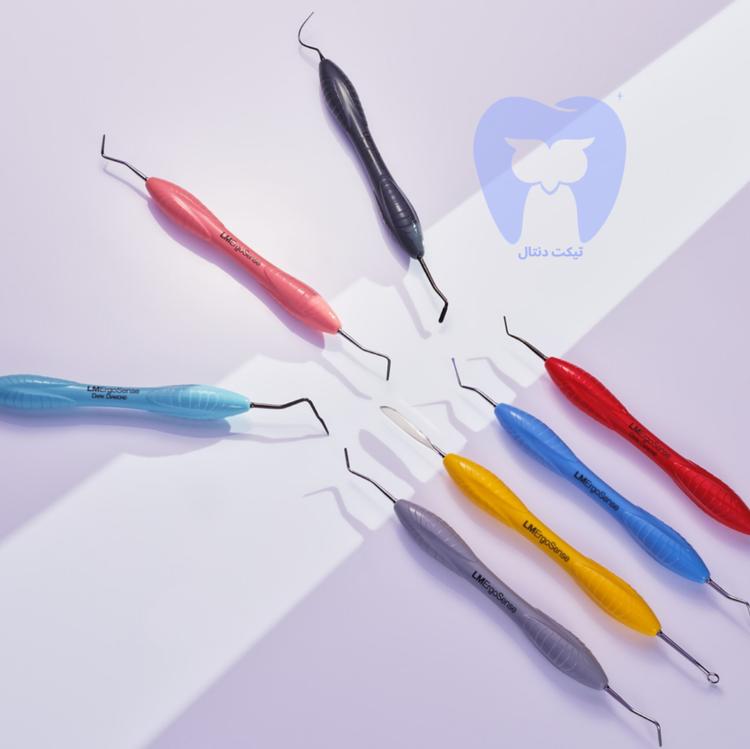 قلم کامپوزیت LM-Arte با دسته ضخیم Ergosense و نوک غیرچسبنده در حال کار روی دندان قدامی