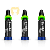 نمای میکروسکوپی از سطح ترمیم کامپوزیتی IPS Empress Direct که نشاندهنده پولیشپذیری آینهای و ساختار نانو هیبرید است.