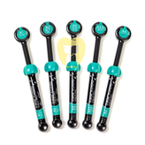 تصویر شماتیک نشاندهنده توزیع ذرات فیلر با اندازه میکرو و نانو در G-aenial، که باعث هندلینگ آسان و مقاومت در سایش میشود.