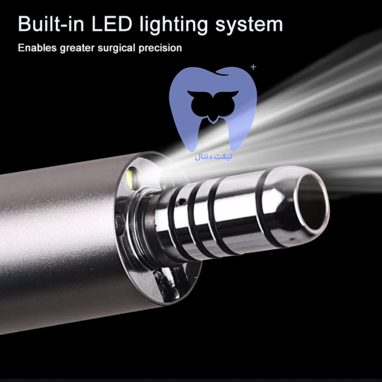 نمای نزدیک آنگل متصل به میکروموتور الکتریکی، که نور LED سفید رنگ آن روشن است.