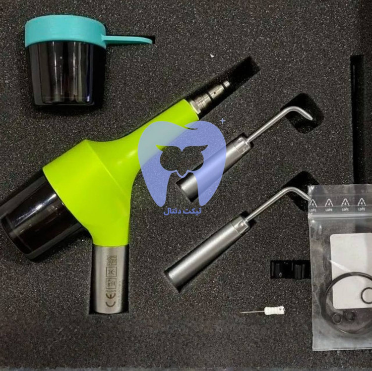 نمایی نزدیک از نوک باریک کانولای هندپیس PROPHYflex 4 برای دید بهتر.