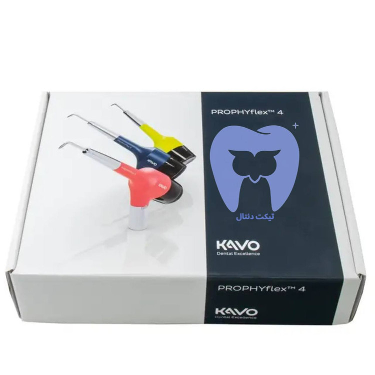 دندانپزشک در حال استفاده از هندپیس برای تمیز کردن دندانهای قدامی.