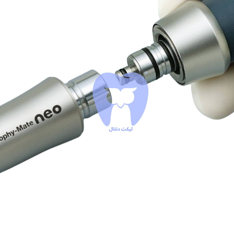تصویر هندپیس Prophy-Mate neo در حال اتصال به کوپلینگ یونیت دندانپزشکی.
