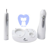 تصویر پایه شارژر واترجت که دارای چهار بخش برای سریهای مسواک و نازلها است.